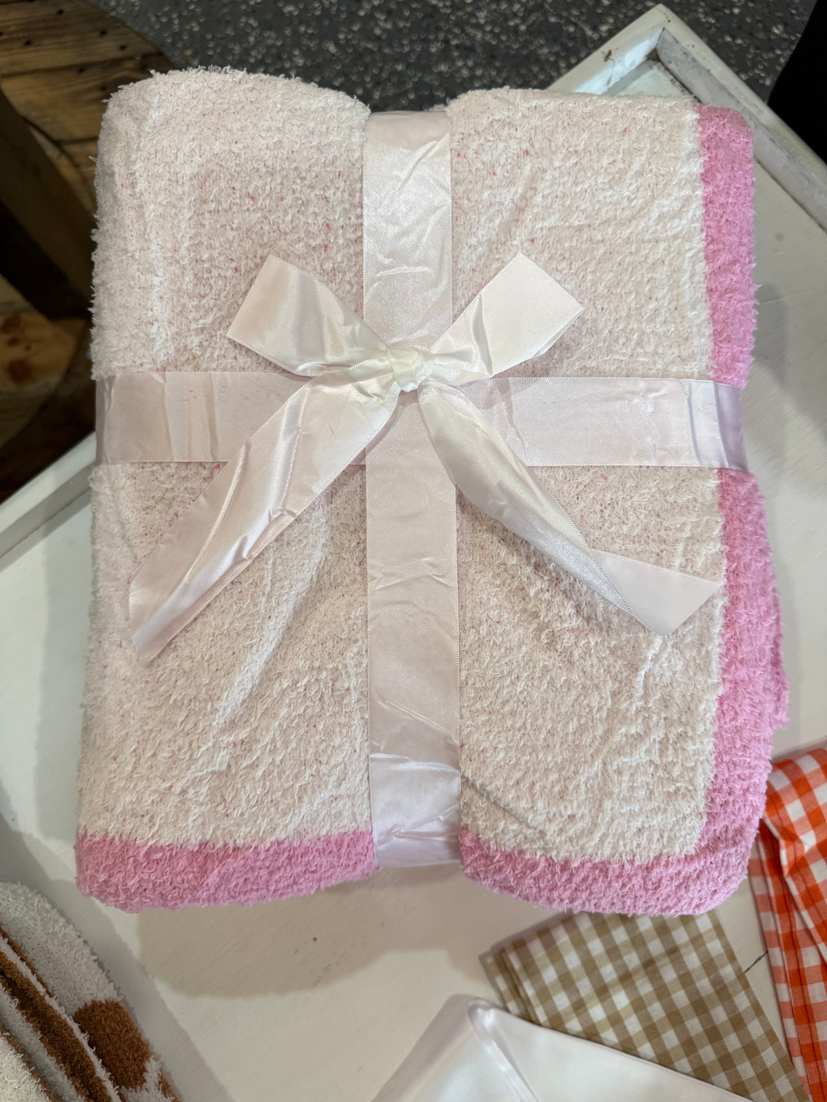 11926 Comfy Luxe Bow Blanket